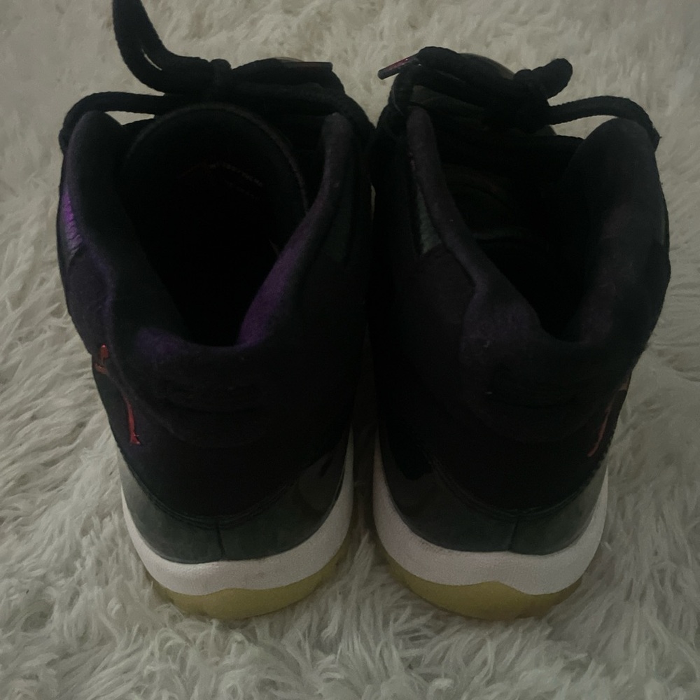 jordan retro 11 size 10 M